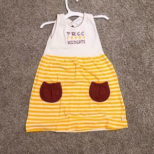 Size 5 prcc college dress. Maroon pockets